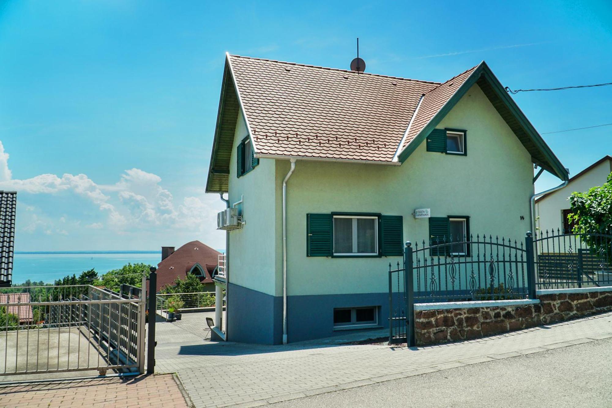 Fuegefa Apartman Balatonalmadi Exterior photo
